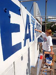 Hampton Employees Spruce Up the Eat-Rite Diner